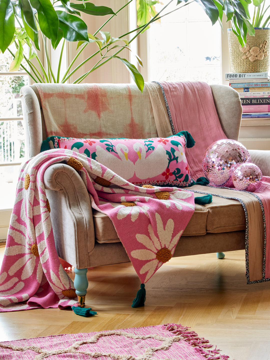 Knitted Blanket in Pink with Embossed Flowers and Green Tassels