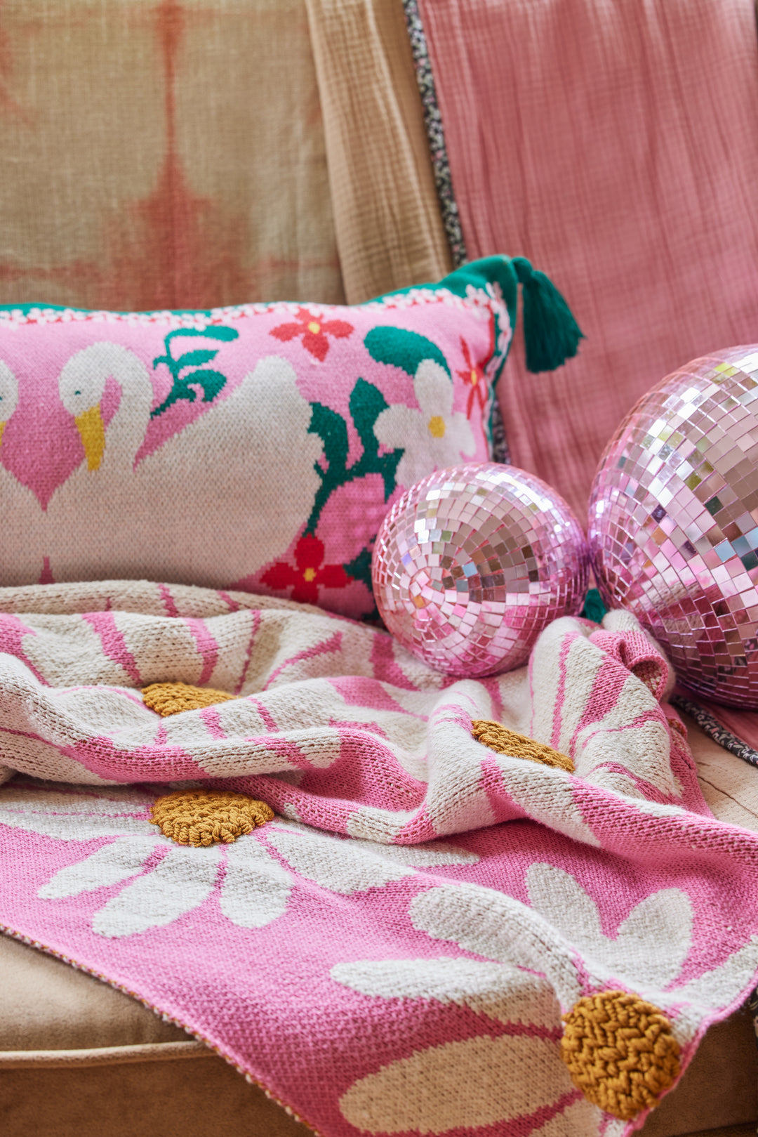 Knitted Blanket in Pink with Embossed Flowers and Green Tassels