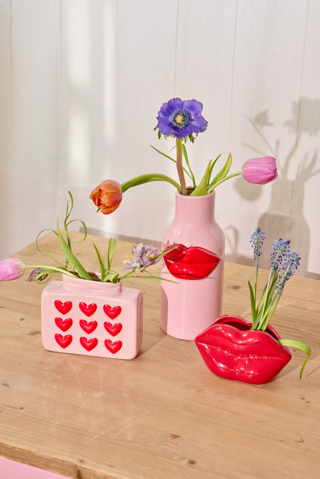 Ceramic Vase in Lips Shape - Red - 300ml