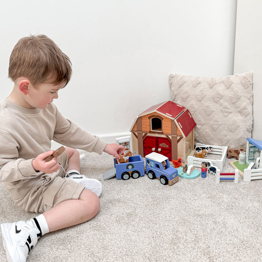 Home Farm Barn Set - with Animals