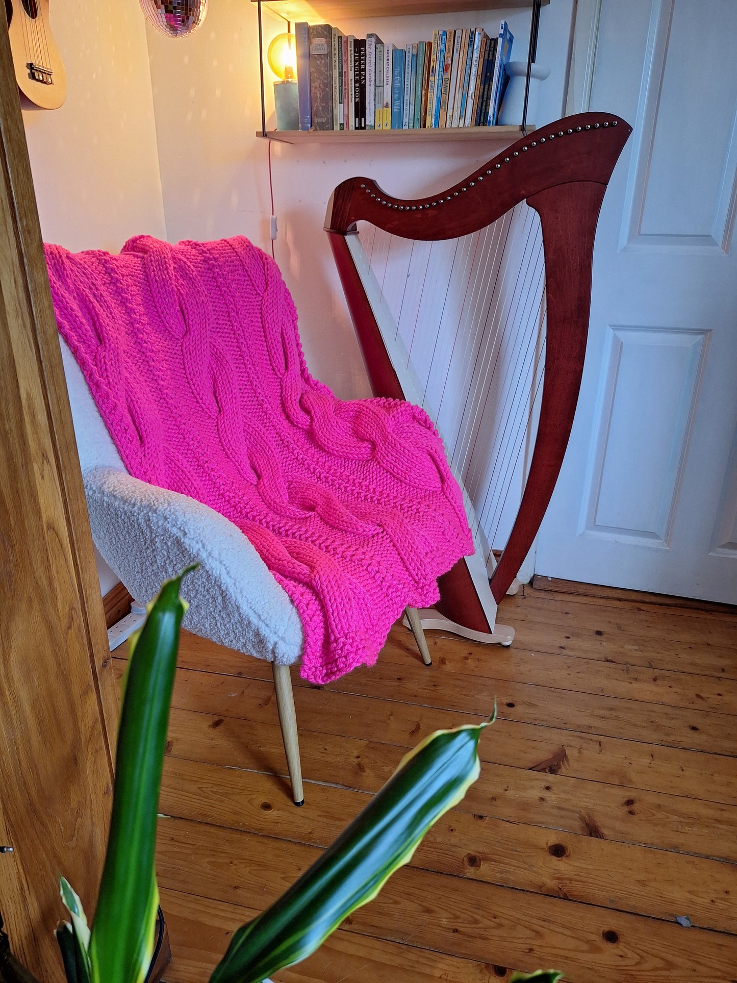 Super Chunky Cable Knit Blanket - Small - Bright Pink